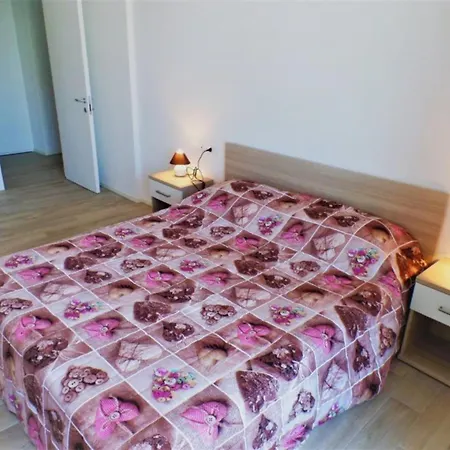 Apartment Stylish Flat With Rooftop Pool