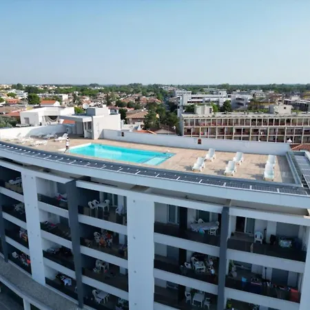 Stylish Flat With Rooftop Pool Bibione