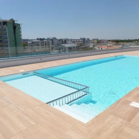 Stylish Flat With Rooftop Pool Bibione