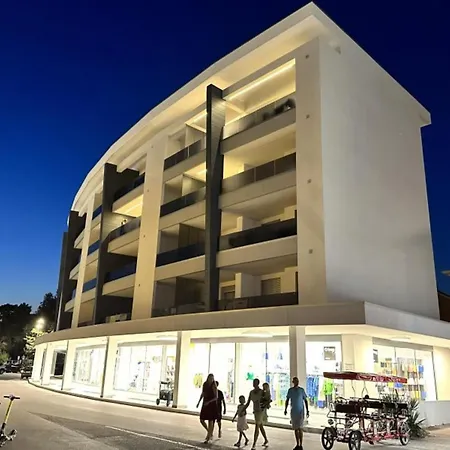 Stylish Flat With Rooftop Pool Apartment *